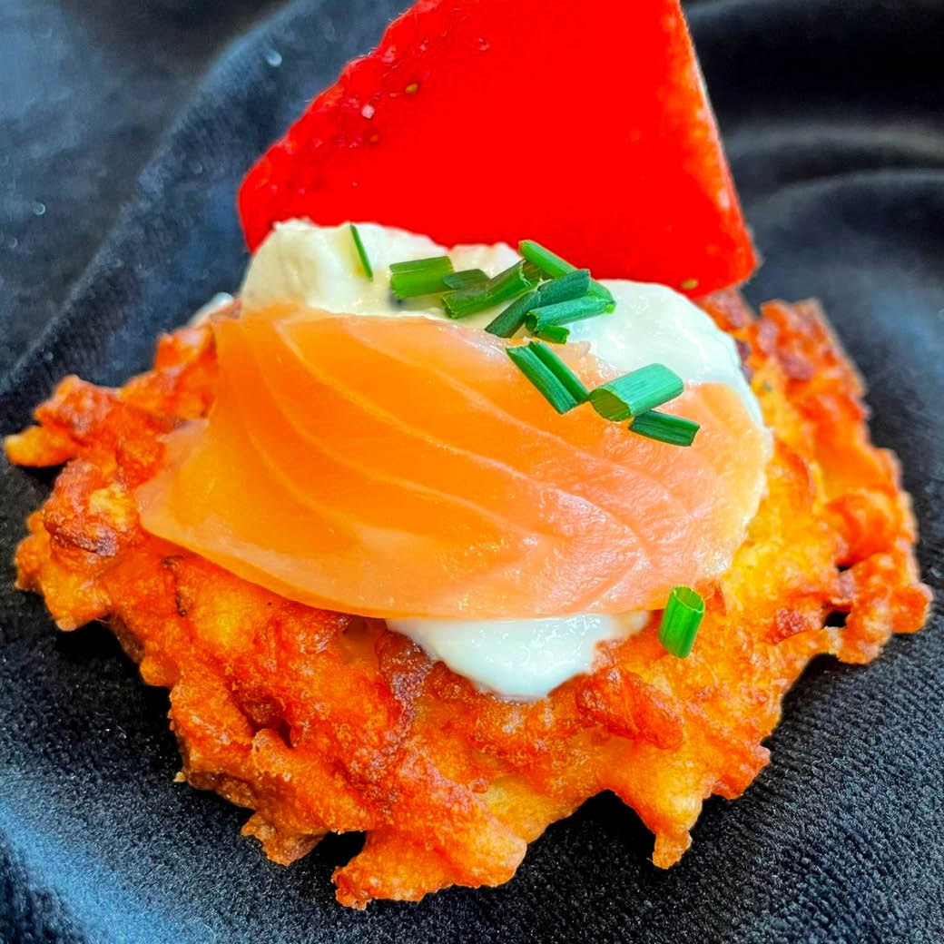 Rösti-Taler mit Lachs & Meerrettich-Dip